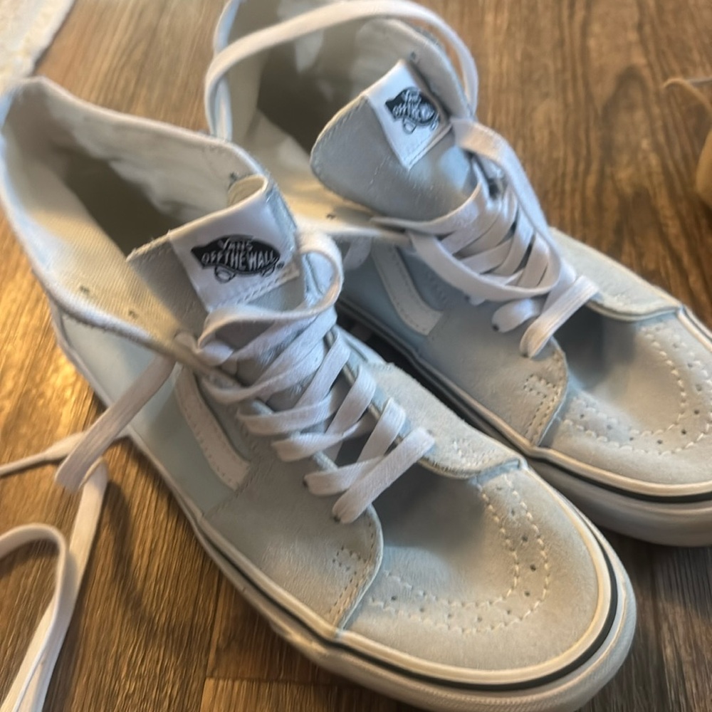 High Top Vans size 9 (7.5 men's) BRAND NEW